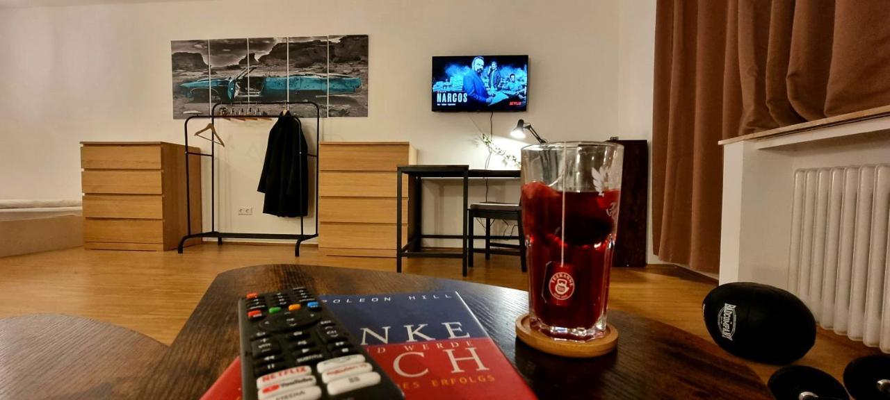 Business Apartment Mit Kuche Fur 1-3 +Netflx+5G Wlan Nahe Der Mhh Im Industrial Design Hannover Buitenkant foto