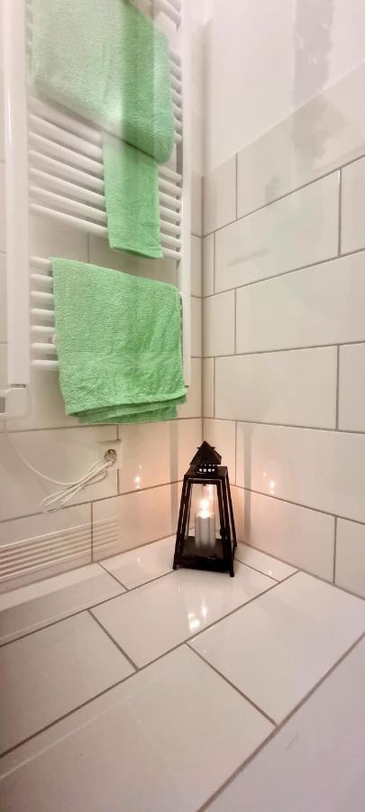 Business Apartment Mit Kuche Fur 1-3 +Netflx+5G Wlan Nahe Der Mhh Im Industrial Design Hannover Buitenkant foto