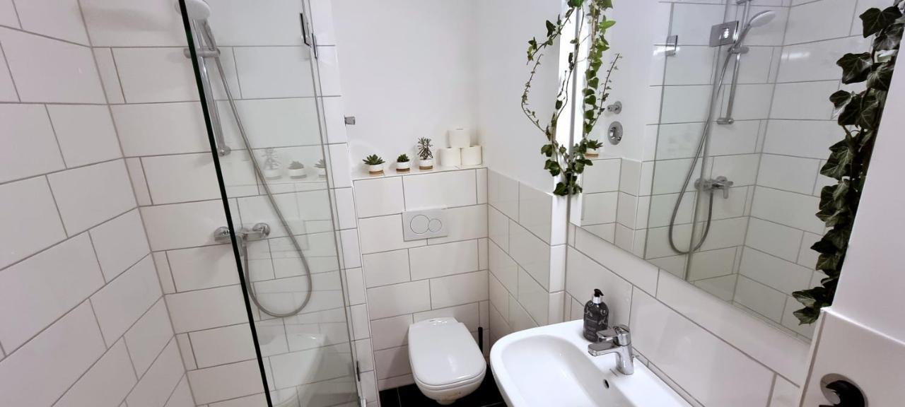 Business Apartment Mit Kuche Fur 1-3 +Netflx+5G Wlan Nahe Der Mhh Im Industrial Design Hannover Buitenkant foto