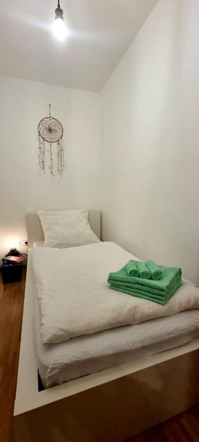 Business Apartment Mit Kuche Fur 1-3 +Netflx+5G Wlan Nahe Der Mhh Im Industrial Design Hannover Buitenkant foto