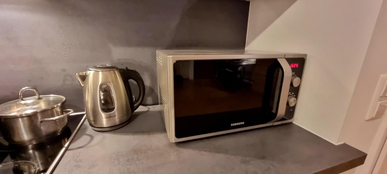 Business Apartment Mit Kuche Fur 1-3 +Netflx+5G Wlan Nahe Der Mhh Im Industrial Design Hannover Buitenkant foto