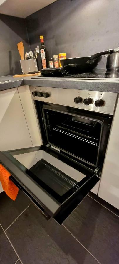 Business Apartment Mit Kuche Fur 1-3 +Netflx+5G Wlan Nahe Der Mhh Im Industrial Design Hannover Buitenkant foto