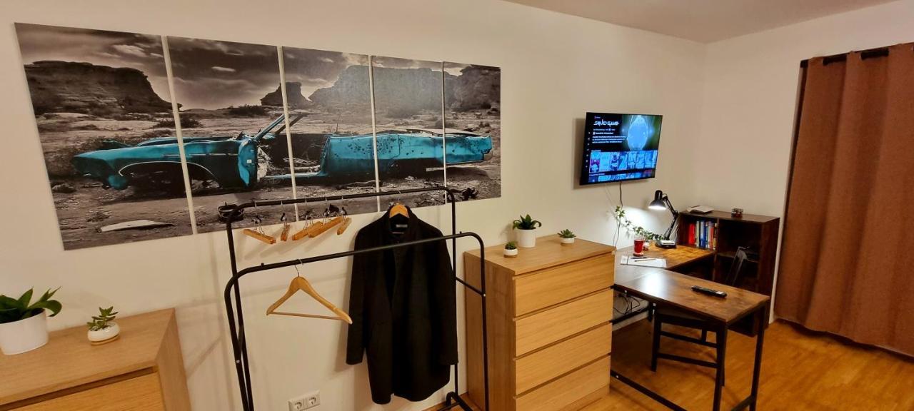 Business Apartment Mit Kuche Fur 1-3 +Netflx+5G Wlan Nahe Der Mhh Im Industrial Design Hannover Buitenkant foto